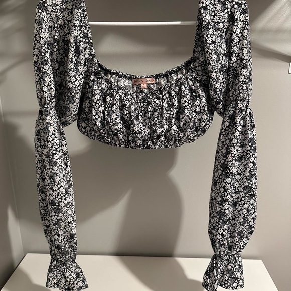 Elegant Black and White Floral Crop Top - Picture 2 of 2